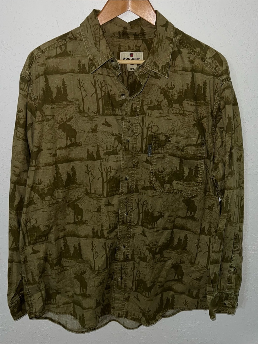 Woolrich Men's Large Flannel Shirt Green Moose Tree Print Button Down Outdoor